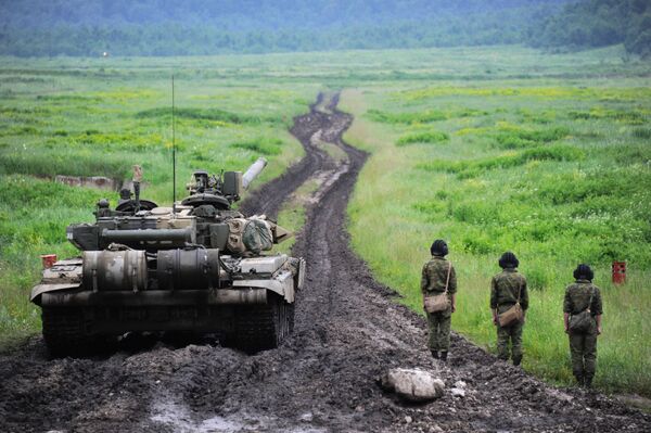 北奥塞梯地区的T-90坦克和全车人员。 - 俄罗斯卫星通讯社