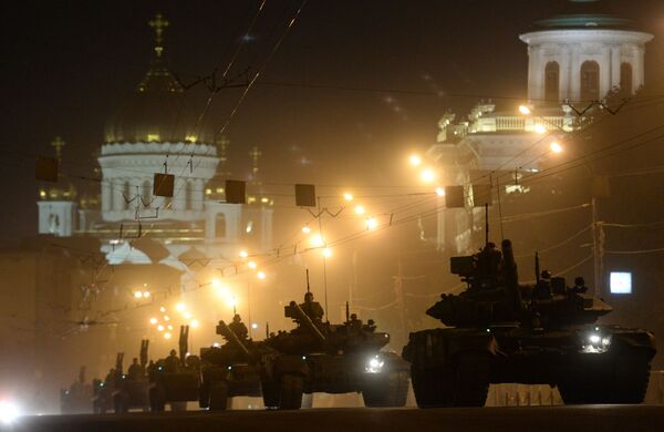 莫斯科勝利日遊行排練期間的T-90坦克縱隊 - 俄羅斯衛星通訊社