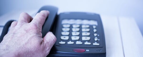 Рука на телефоне - 俄罗斯卫星通讯社