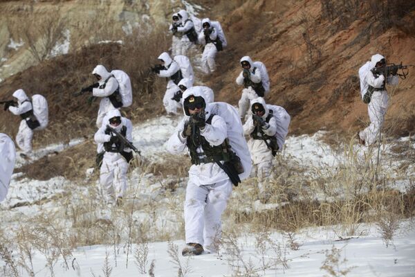 中国人民解放军士兵在黑龙江省训练 - 俄罗斯卫星通讯社