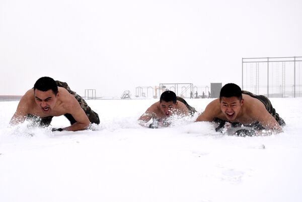 中国警察在低于零下20度的严寒中接受训练 - 俄罗斯卫星通讯社