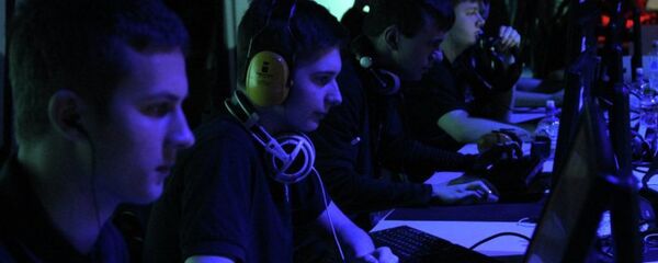 莫斯科男孩玩遊戲贏得與色情女星共度一月大獎 莫斯科男孩玩遊戲贏得與色情女星共度一月大獎 - 俄羅斯衛星通訊社