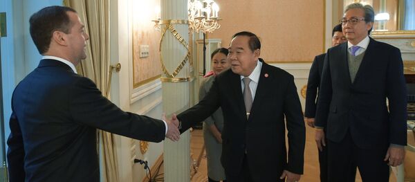 俄總理梅德韋傑夫會見泰國副總理兼國防部長巴威和副總理頌奇 俄總理梅德韋傑夫會見泰國副總理兼國防部長巴威和副總理頌奇 - 俄羅斯衛星通訊社