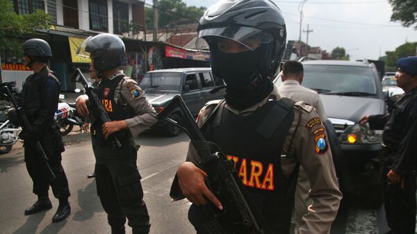 印尼警方进行反恐突袭 - 俄罗斯卫星通讯社