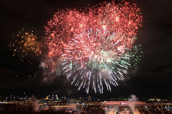 莫斯科放煙花慶祝俄羅斯祖國保衛著日。 莫斯科放煙花慶祝俄羅斯祖國保衛著日。 - 俄羅斯衛星通訊社