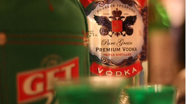 烏拉爾伏特加酒瓶中發現蘇聯時代的聯名信 - 俄羅斯衛星通訊社