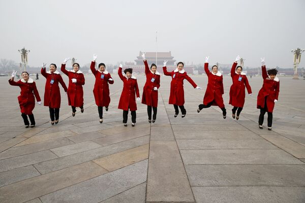 北京天安门广场的服务员们 - 俄罗斯卫星通讯社