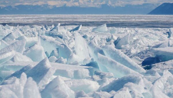 一名西伯利亞探險者獨自走過600公里長的貝加爾湖冰面 - 俄羅斯衛星通訊社