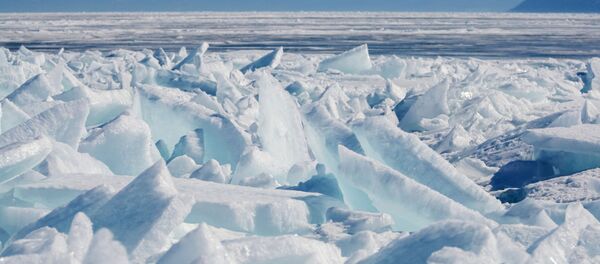 Ледяные торосы на озере Байкал - 俄羅斯衛星通訊社