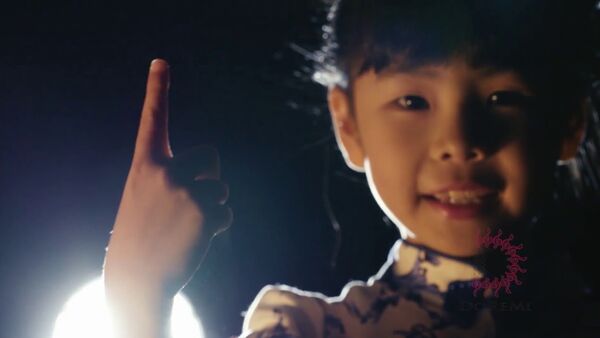 香港7歲鋼琴神童一曲征服世界 - 俄羅斯衛星通訊社