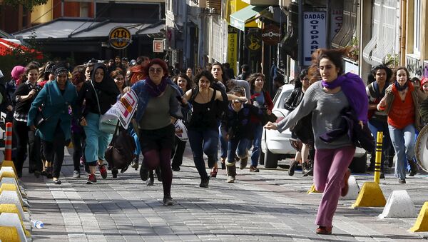 伊斯坦布爾警方暴力驅散婦女節前夕集會的女性示威者 - 俄羅斯衛星通訊社