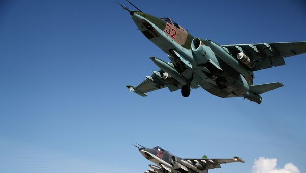 Российские штурмовики Су-25 взлетают с авиабазы Хмеймимв Сирии - 俄羅斯衛星通訊社