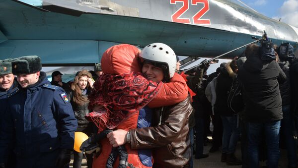 从叙利亚归来的飞行员 - 俄罗斯卫星通讯社