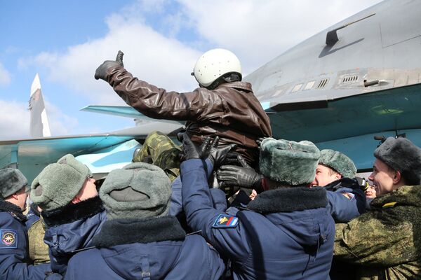 從敘利亞歸來的飛行員 - 俄羅斯衛星通訊社