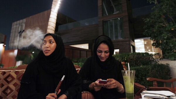 沙特允许女性自行办理护照出国 - 俄罗斯卫星通讯社
