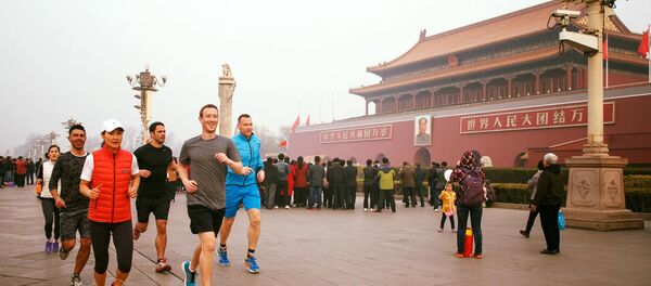 Facebook創始人扎克伯格跑步穿過北京市老城區 Facebook創始人扎克伯格跑步穿過北京市老城區 - 俄羅斯衛星通訊社