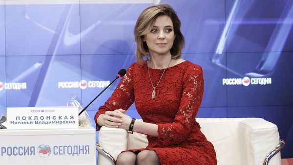克里米亚检察长波克隆斯卡娅在节日之际换上连衣裙 - 俄罗斯卫星通讯社