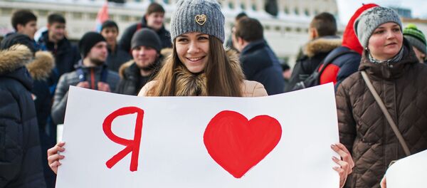 克里米亚人举行集会反对西方对俄制裁 - 俄罗斯卫星通讯社