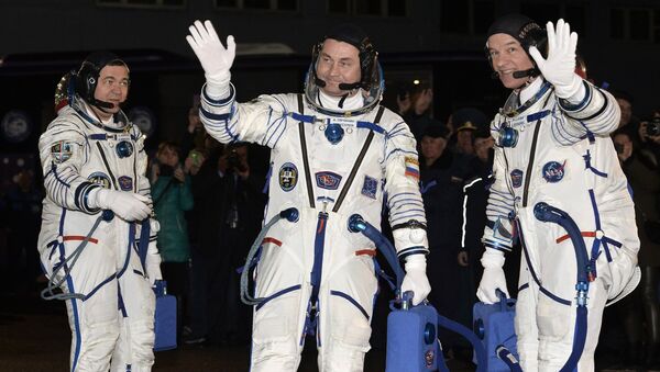 “聯盟TMA-20M”飛船運載的宇航員已進入國際空間站 - 俄羅斯衛星通訊社