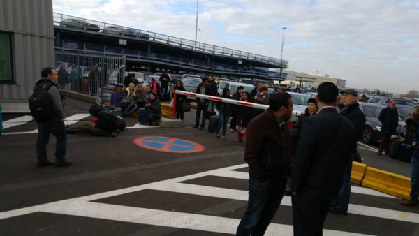 媒体援引比利时电视台消息称，布鲁塞尔机场的爆炸由自杀式恐怖袭击者引爆 - 俄罗斯卫星通讯社