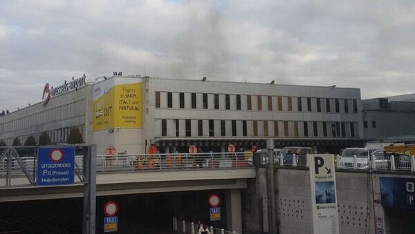 Дым от взрыва в брюссельском аэропорту, Бельгия  - 俄罗斯卫星通讯社