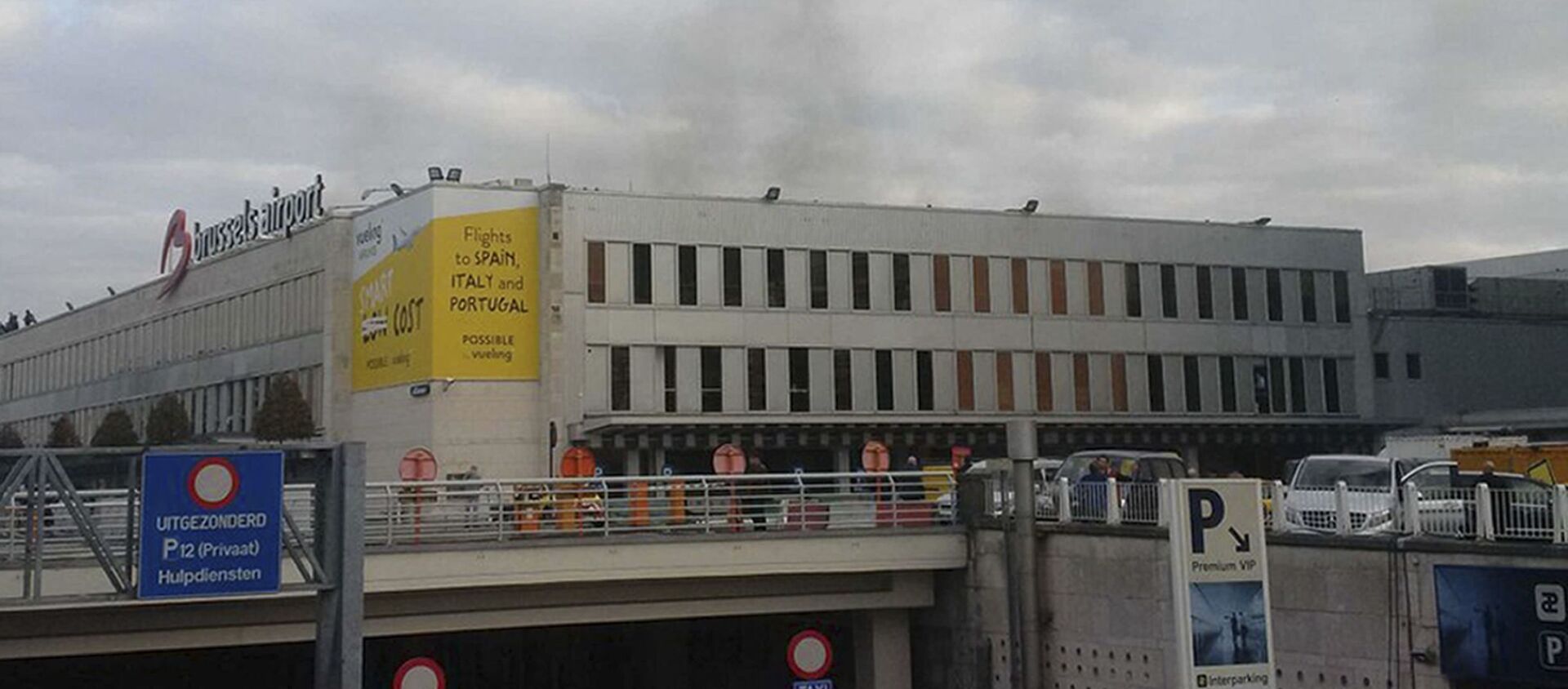 Дым от взрыва в брюссельском аэропорту, Бельгия  - 俄罗斯卫星通讯社, 1920, 08.06.2021