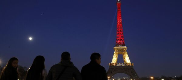 比利时当局怀疑的巴黎恐袭嫌疑人到该国警察局自首 - 俄罗斯卫星通讯社