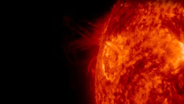太阳：巨大日珥 - 俄罗斯卫星通讯社