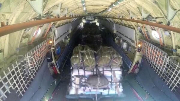 被武裝分子困在代爾祖爾的居民獲得俄人道主義援助 - 俄羅斯衛星通訊社