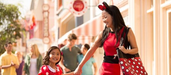 上海迪士尼迎來首個售票日 開園日一票難求 - 俄羅斯衛星通訊社