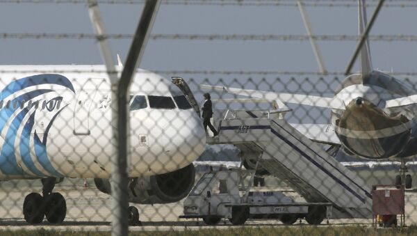 据媒体报道，A320客机的劫机者是埃及人IBRAHIM SAMAHA。 - 俄罗斯卫星通讯社