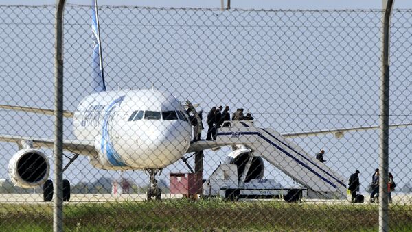 劫機者或因個人原因劫持埃及A320客機 - 俄羅斯衛星通訊社