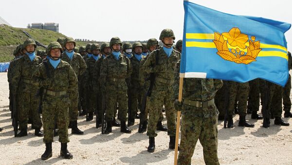 Солдаты Сил самообороны Японии на церемонии открытия военной базы на острове Йонагуни - 俄罗斯卫星通讯社