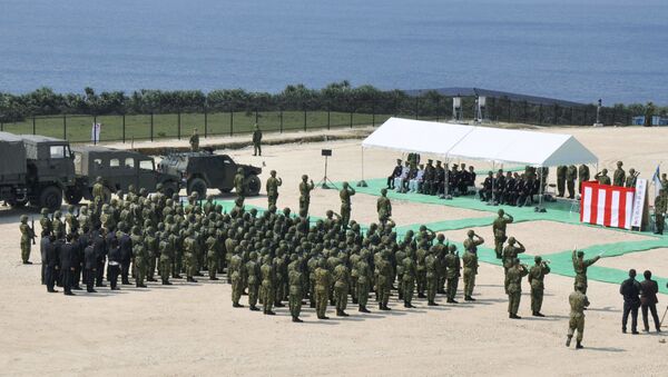 Солдаты Сил самообороны Японии на церемонии открытия военной базы на острове Йонагуни - 俄羅斯衛星通訊社
