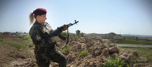 庫爾德武裝女兵營指揮官：聖戰分子懼怕女兵敢死隊 - 俄羅斯衛星通訊社