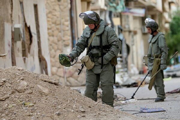 俄羅斯武裝部隊國際排雷中心聯合部隊在帕米拉老城區即周邊地區排雷 - 俄羅斯衛星通訊社