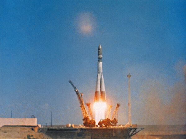 “东方1号”宇宙飞船在拜科努尔发射场发射升空。 - 俄罗斯卫星通讯社
