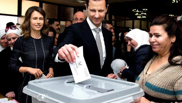 敘總統夫婦在議會選舉中投票 - 俄羅斯衛星通訊社