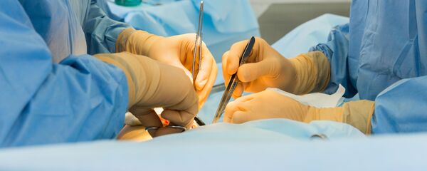 Хирурги во время операции - 俄罗斯卫星通讯社