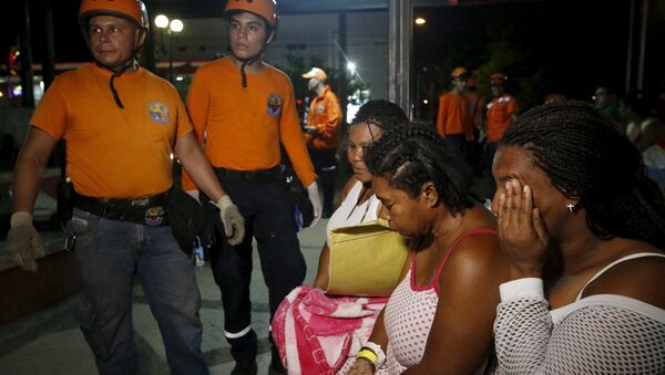 Эвакуация пациентов из больницы после землетрясения в Эквадоре - 俄羅斯衛星通訊社