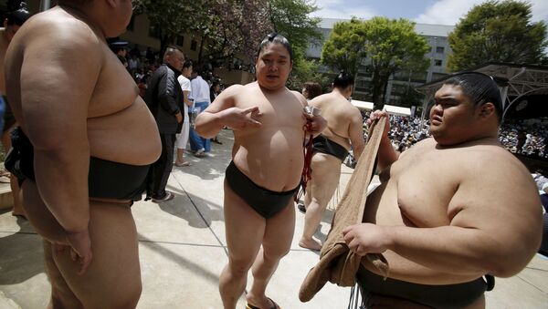 媒体：日本首个裸体主义者餐厅拒绝老人和胖人进入 - 俄罗斯卫星通讯社