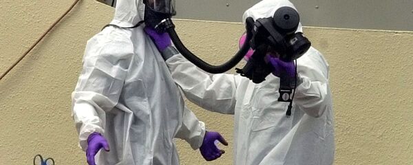 身着细菌防护服的专家 - 俄罗斯卫星通讯社