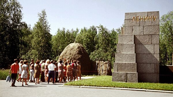 中國遊客開始參觀列寧窩棚博物館 - 俄羅斯衛星通訊社