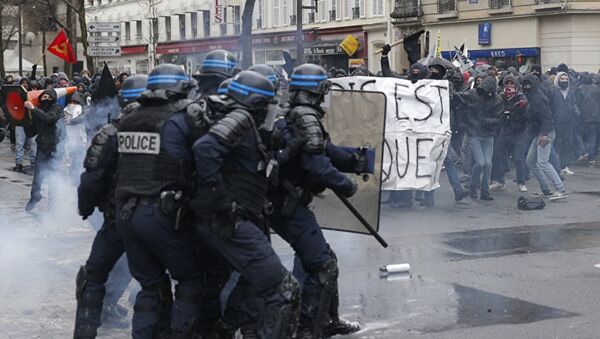 媒体：法国警方在巴黎市中心的骚乱中逮捕超过10人 - 俄罗斯卫星通讯社