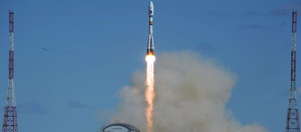 “联盟-2.1a”运载火箭搭载“罗蒙诺索夫”、“AIST-2D”、“SamSat-218”三颗俄罗斯卫星在东方航天发射场升空。 - 俄罗斯卫星通讯社