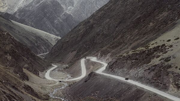 吉爾吉斯斯坦總理稱無法解除與中國公司的公路建設合同 - 俄羅斯衛星通訊社