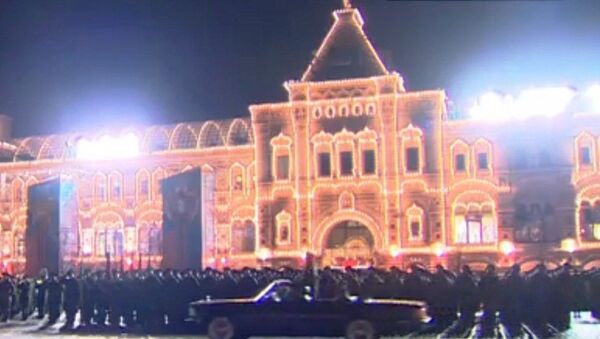 俄羅斯勝利日閱兵夜間彩排——壯觀的分列式和裝甲車！ - 俄羅斯衛星通訊社