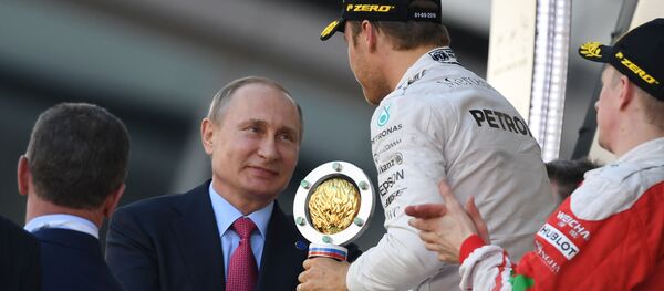 普京抵达索契汽车赛场观看F1方程式赛车 - 俄罗斯卫星通讯社