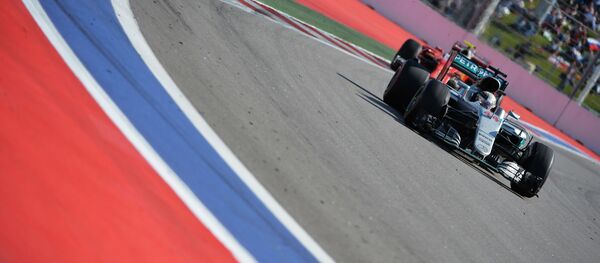 英国车手刘易斯•汉密尔顿在索契举行的一级方程式俄罗斯站获胜 - 俄罗斯卫星通讯社