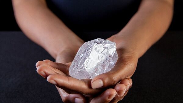 一颗网球大的钻石拍价约7000万美金 - 俄罗斯卫星通讯社
